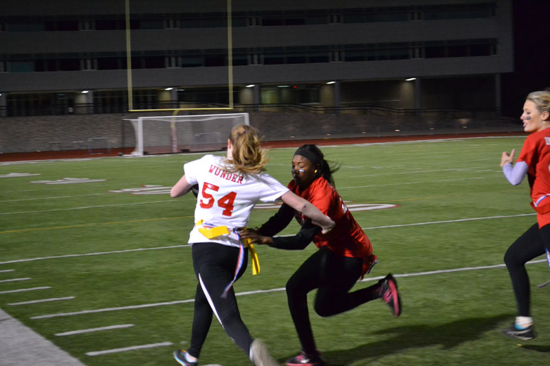 Seniors win Powderpuff football game