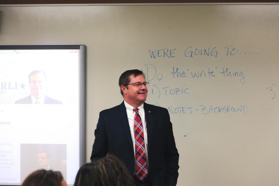 U.S. Representative visits Central Government class