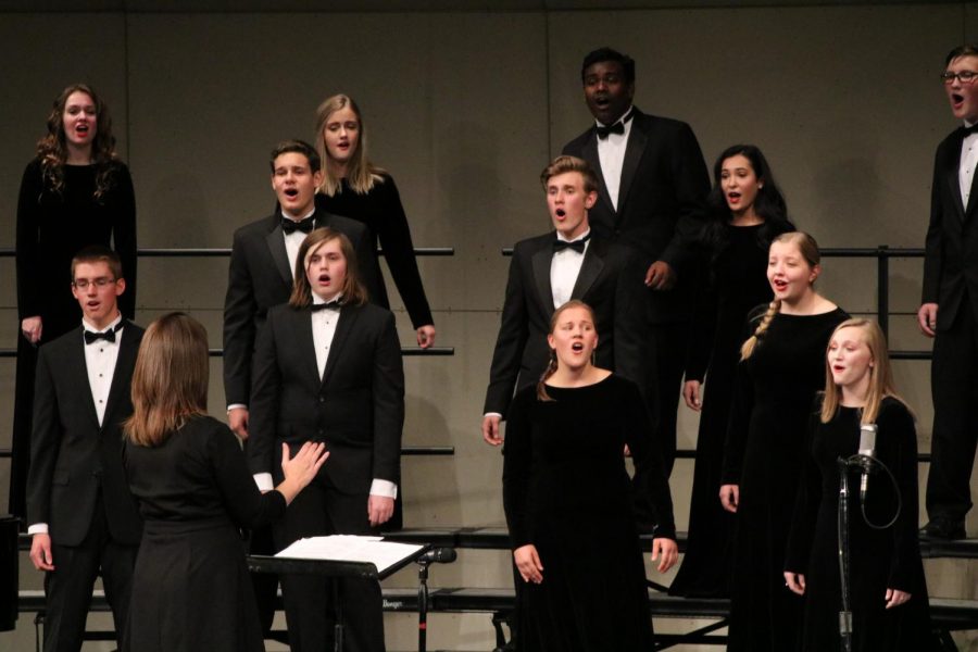 Members+of+the+advanced+choir+perform+at+the+fall+choral+concert+on+Oct.+16.+