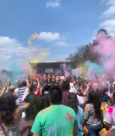 Naperville celebrates annual Holi festival with lively music, pops of color