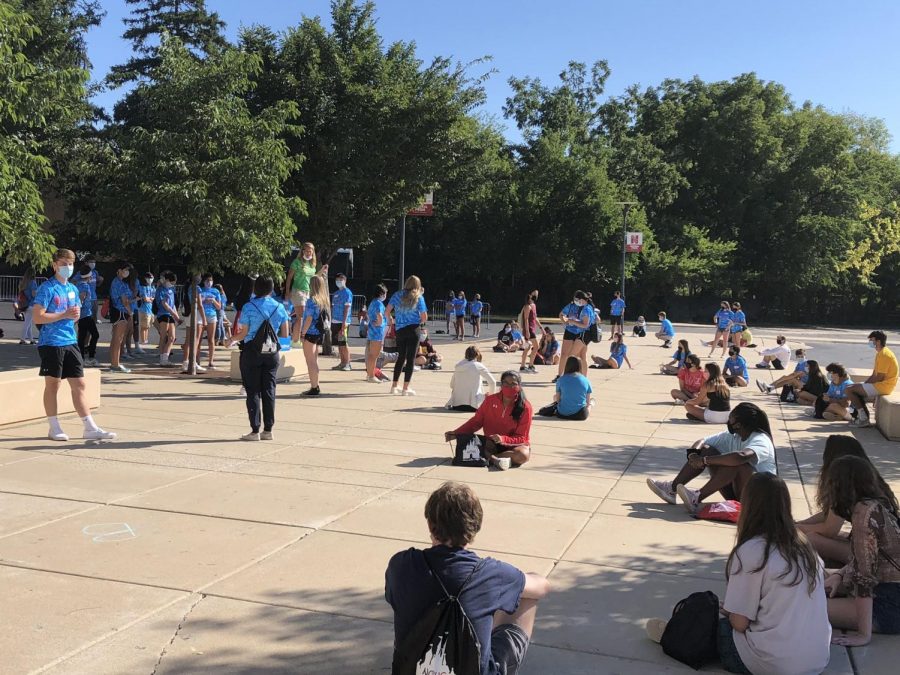 Socially+distanced+Link+leaders+and+freshmen+wait+to+be+separated+into+groups+during+the+Aug.+20+freshman+orientation+at+Naperville+Central.+