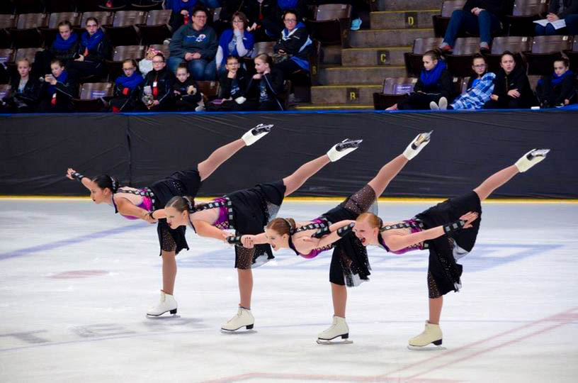 Emma+Caddis%2C+second+to+the+right%2C+at+the+2019+Kalamazoo+Kickoff+Classic+performing+a+spiral+line+with+her+teammates.