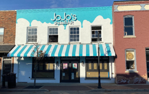 JoJos Shake Bar, located on Jackson Avenue has come under fire for having a facade that contrasts with nearby buildings