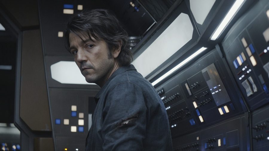 Cassian Andor (Diego Luna) traveling to a new planet.