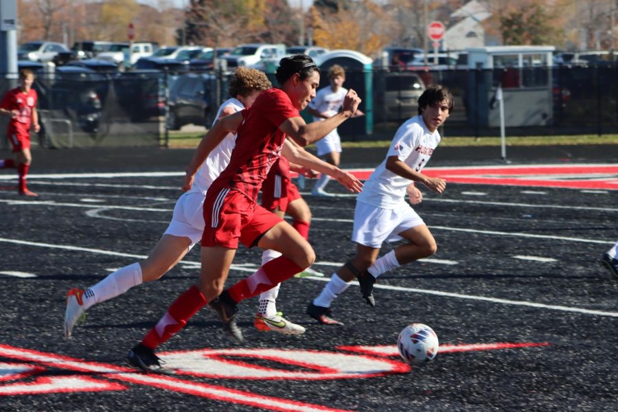 Senior+Nathan+Kwon+attacks+upfield+in+Naperville+Centrals+victory+over+Naperville+North+in+their+IHSA+Boys+Soccer+Sectional+final+match+on+Oct.+29.