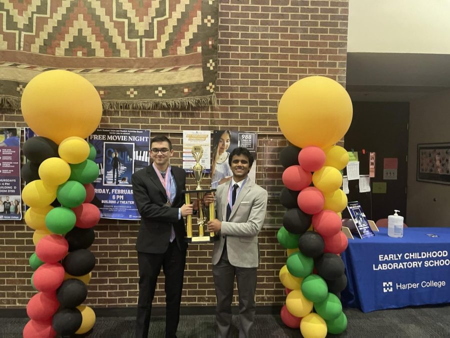 Senior captains Vasu Dar and Aman Ravishankar lift the team second place trophy. 