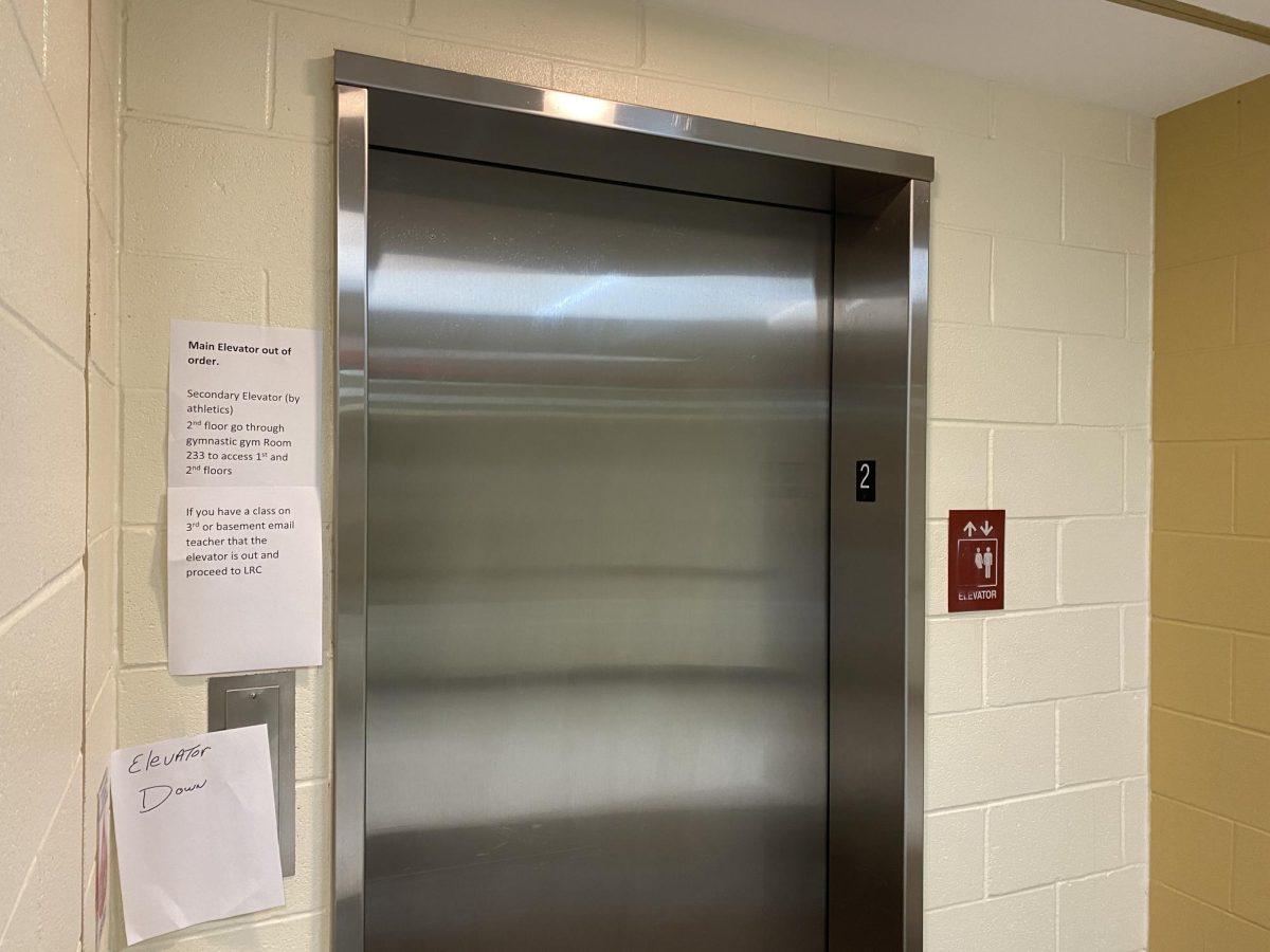 Signs redirect students from Centrals main elevator after it broke down on Aug. 29. 