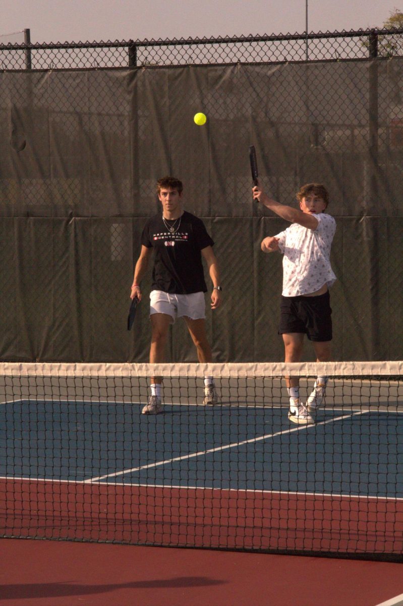 Junior Andrew Deporter plays a game a pickleball with his partner, senior Jordan Hanford at the pickleball club's opening meeting on Sept. 20.
