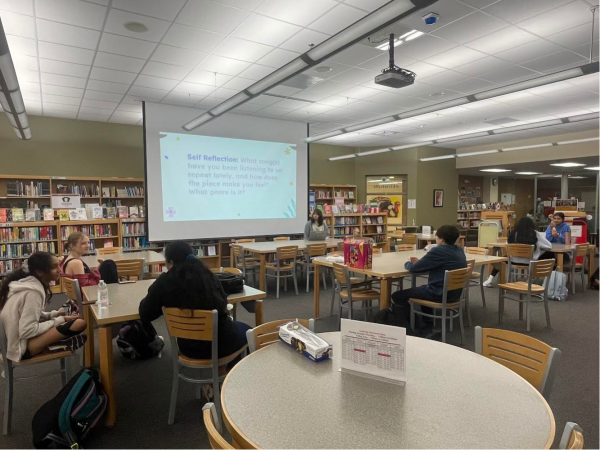Centrals Psychology Club gathers in the Learning Commons for an after school meeting. (Photo courtesy of Meghan Pratt.)